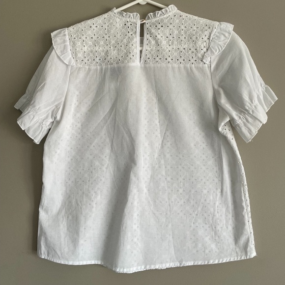 ✨NWT✨Eyelet blouse with ruffle details - Picture 6 of 9